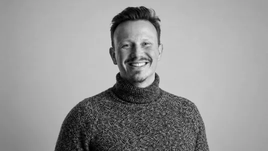 Koen, fotografie en AI-bewerking bij buuút